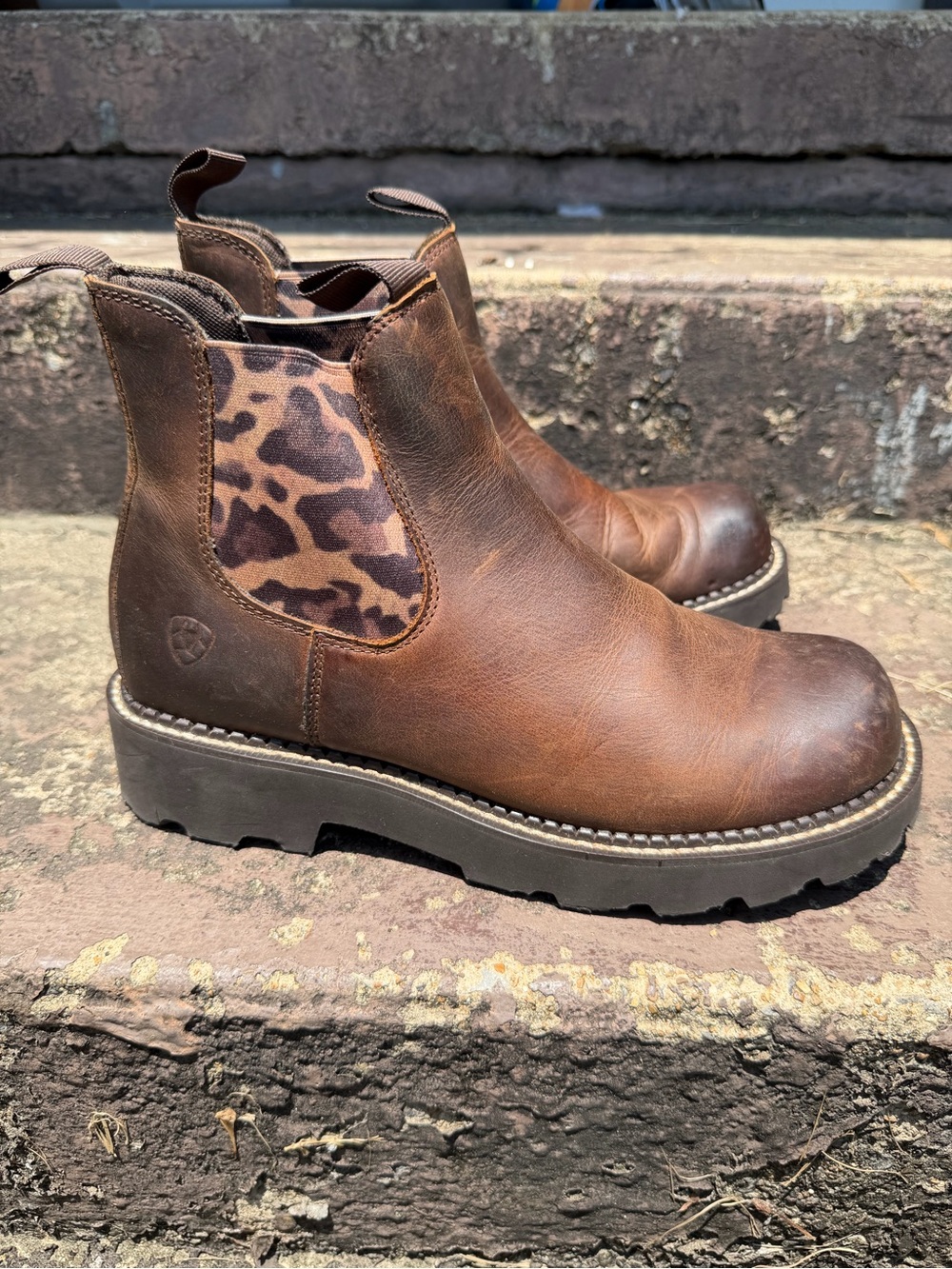 Ariat Fatbaby Brown Leather Chelsea Boots with Leopard Elastic Panel Size 9